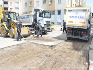 Yakutiye'de yol ve kaldırımlar yenileniyor...