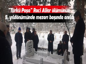 "Türkü Paşa" Raci Alkır ölümünün 5. yıldönümünde mezarı başında anıldı
