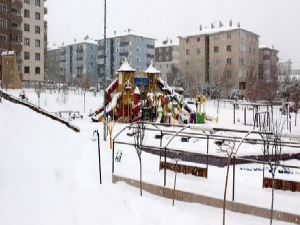 Kar yağışı nedeniyle hangi illerde okullar tatil edildi...