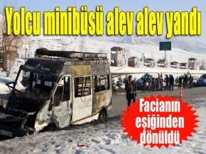 Kaza sonrası yolcu minibüsü alev alev yandı