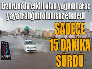 Erzurumda etkili olan yağmur araç ve yaya trafiğini olumsuz etkiledi