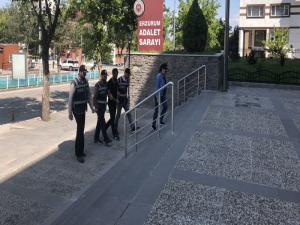 Erzurumda kaçak göçmen taşıyan kamyon sürücüsü tutuklandı