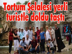 Tortum Şelalesi yerli turistle doldu taştı