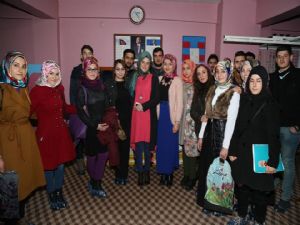 Üniversiteli Gençler minik yüreklere dokundular