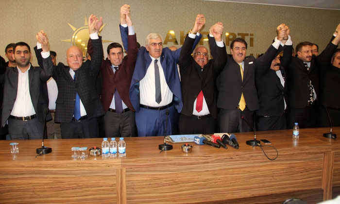 İyi Parti meclis üyeleri AK Parti’ye geçti
